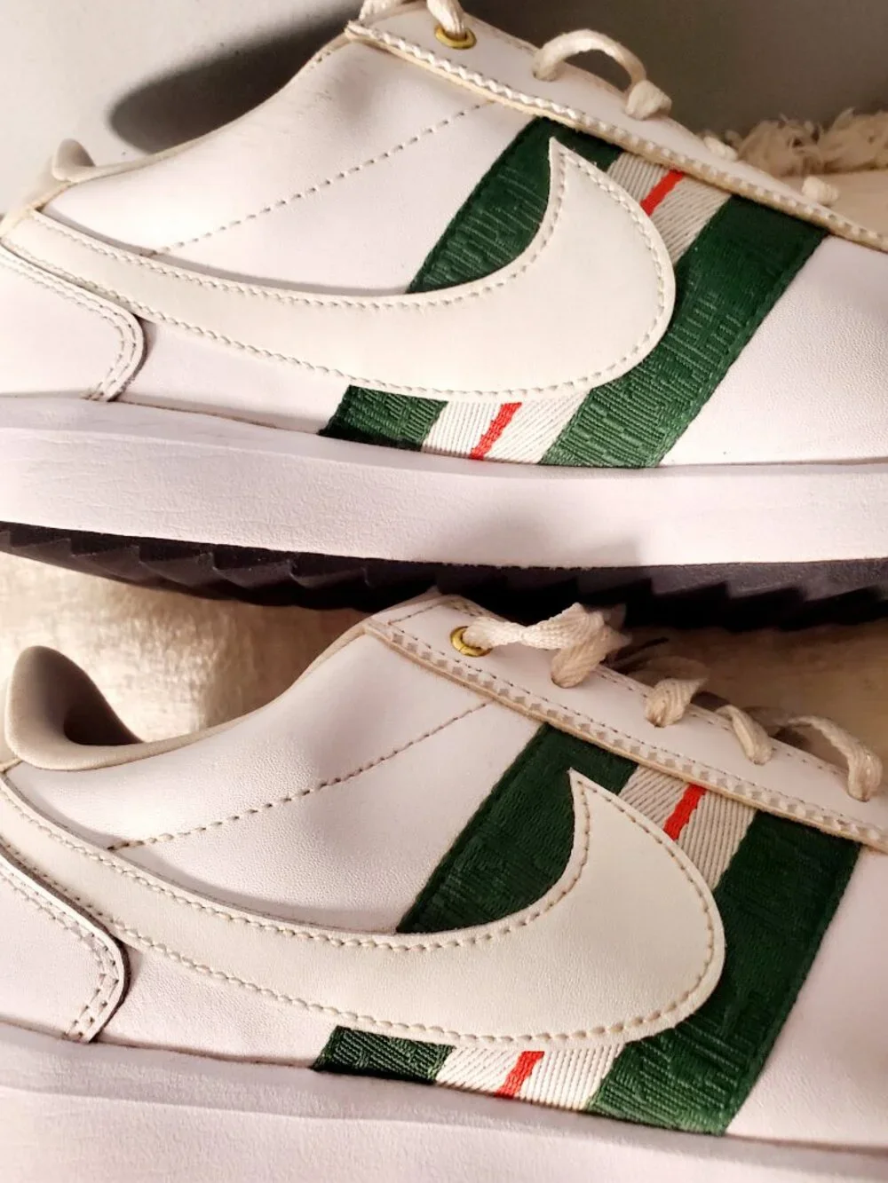 Nike Leather Sneakers White Green Stripe Trainers Men’s 8 / Women’s 9.5 Classic
